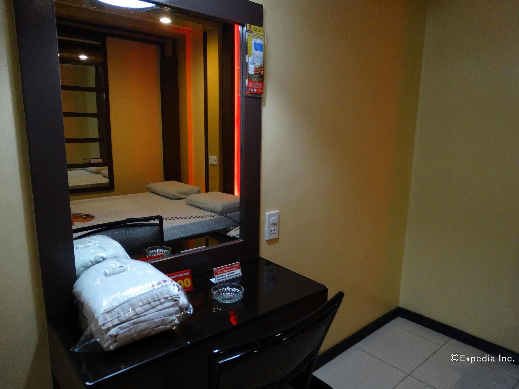 Hotel Sogo Buendia Pasay Exterior foto